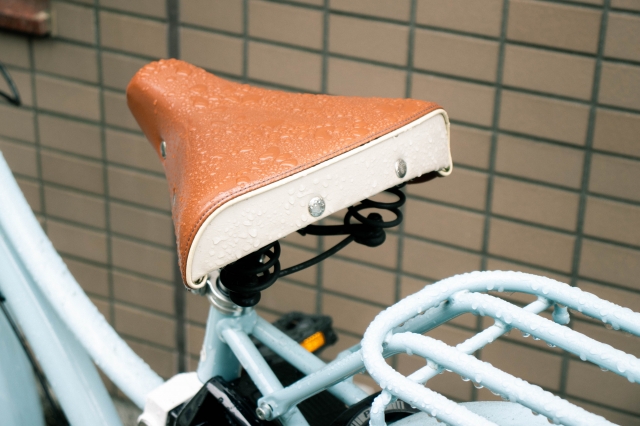 雨に濡れる自転車